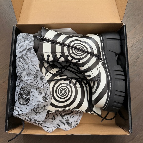Dolls kill Current Mood spiral black white combat boots size 8 - Picture 6 of 7